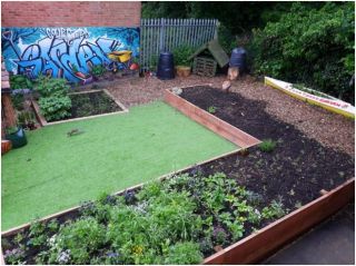 Hobs Moat Courtyard Garden